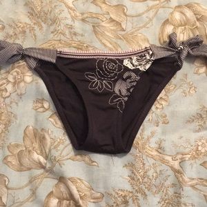 Brown bikini bottoms